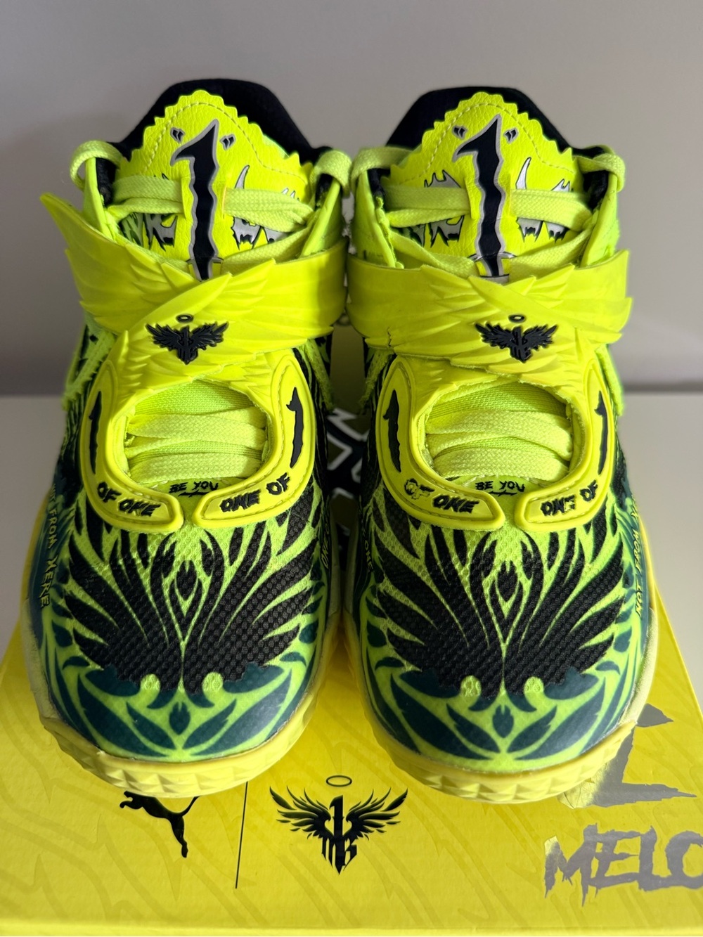 Size 8 Lamelo Voltage Basketball Shoes